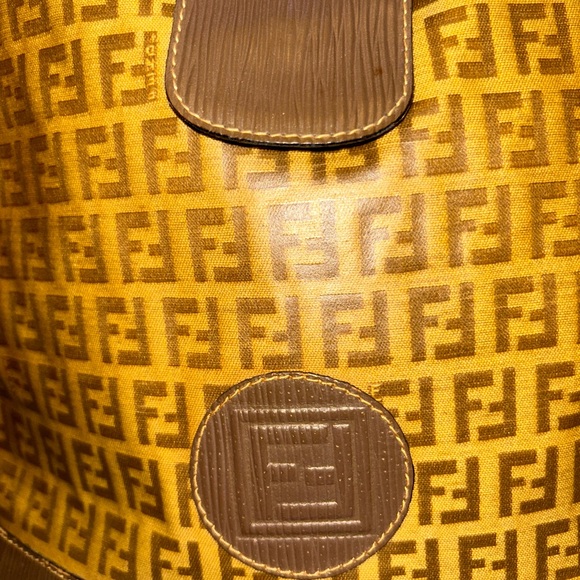 Pre loved vintage Fendi  crossbody bag - Picture 3 of 14